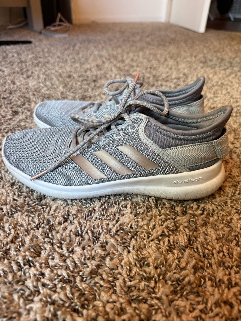 Adidas Women’s Grey/Silver Cloudfoam QT Flex Sneakers Size 6